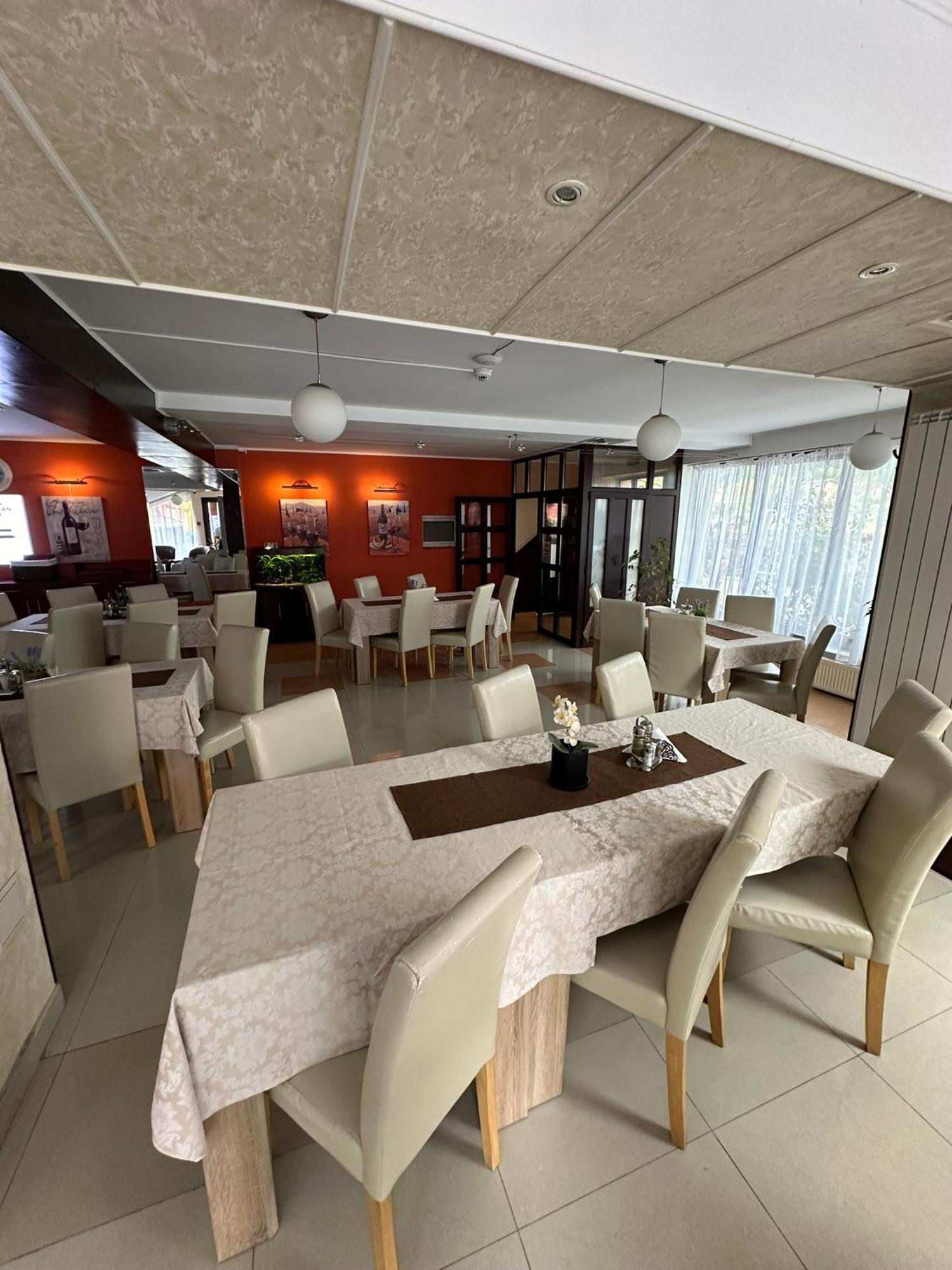 Restaurant Motel Dolorean Sacele Exterior photo