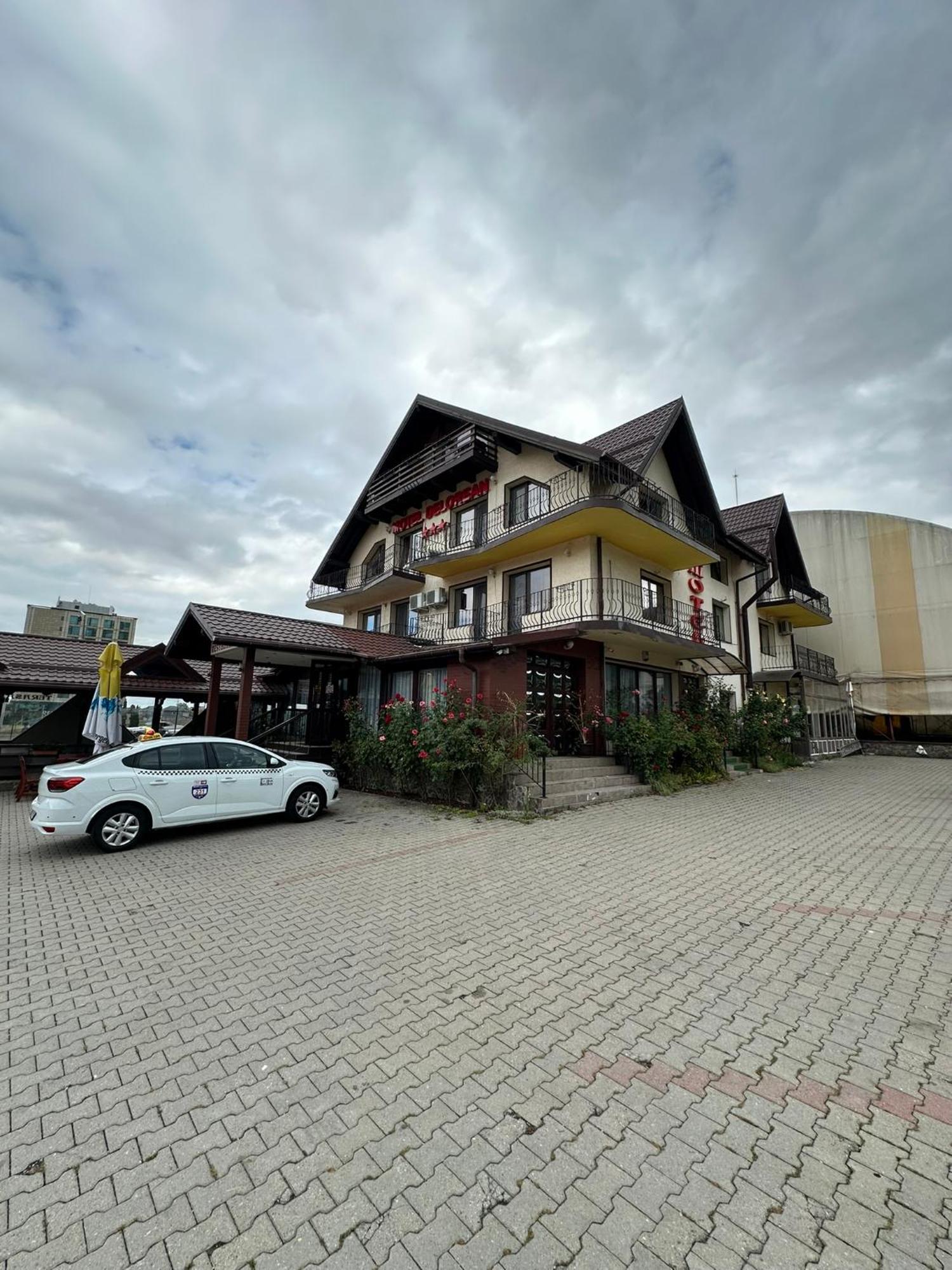 Restaurant Motel Dolorean Sacele Exterior photo