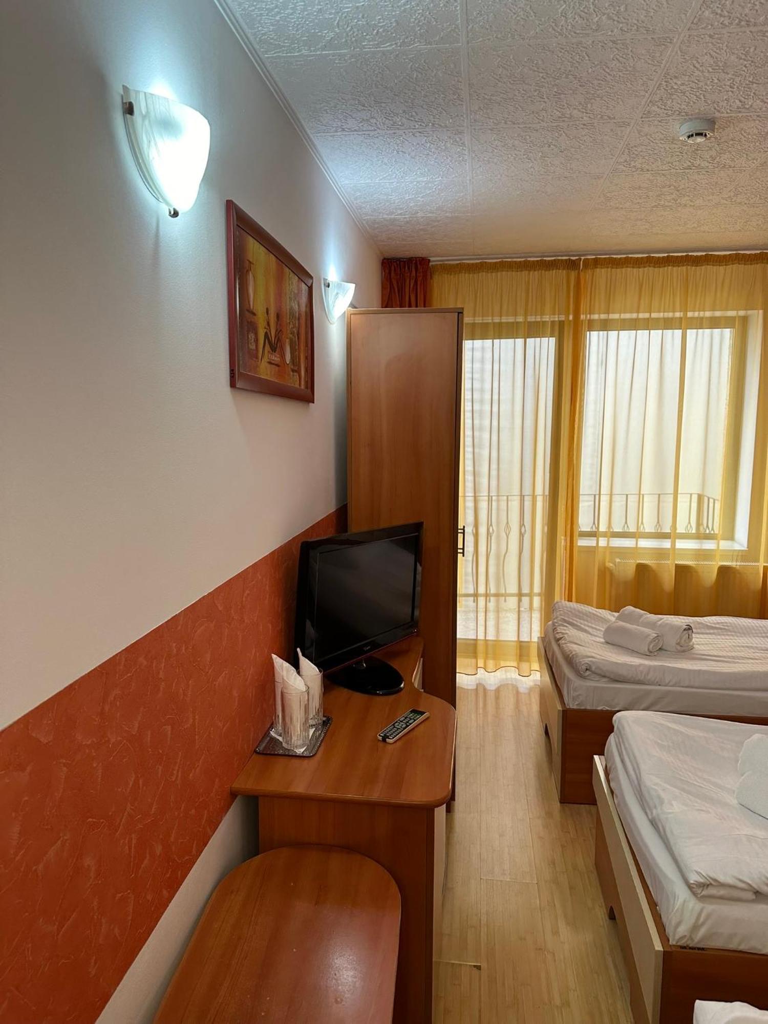 Restaurant Motel Dolorean Sacele Exterior photo